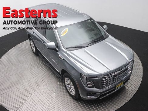 Used 2025 GMC Yukon Denali AWD/4WD image 3