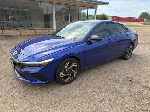 Used 2025 Hyundai Elantra Sport FWD image 2