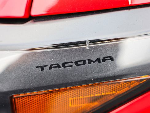 Certified 2025 Toyota Tacoma TRD Off-Road image 26