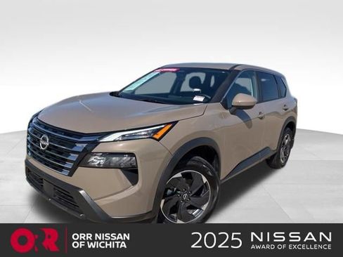 Used 2025 Nissan Rogue SV AWD/4WD image 1