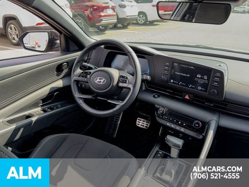 Used 2025 Hyundai Elantra Sport FWD image 11