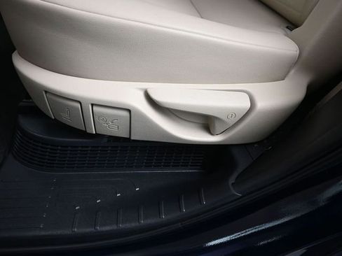 Used 2022 Toyota Highlander XLE image 28