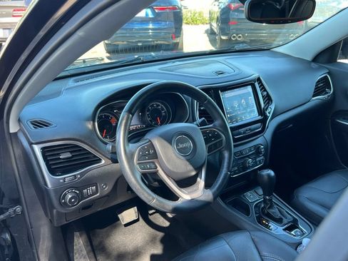 Used 2019 Jeep Cherokee Limited FWD image 5