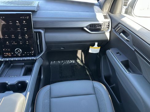 New 2025 GMC Acadia AT4 w/ Super Cruise Package image 17