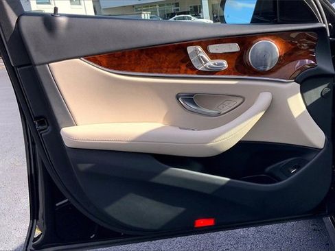 Used 2019 Mercedes-Benz E 300 4MATIC image 17