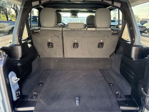 Certified 2024 Jeep Wrangler Unlimited image 7