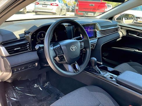 Used 2025 Toyota Camry LE image 13