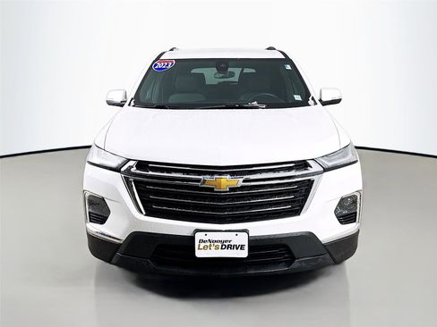 Used 2023 Chevrolet Traverse LT image 3