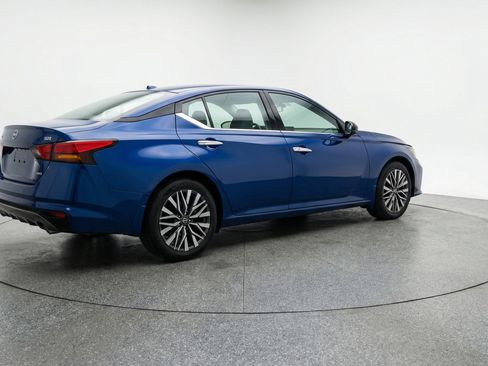 Used 2025 Nissan Altima 2.5 SV image 9