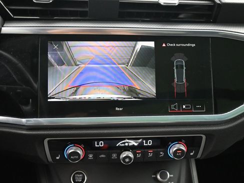 Used 2023 Audi Q3 2.0T Premium image 16