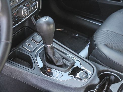 Used 2019 Jeep Cherokee Limited image 24