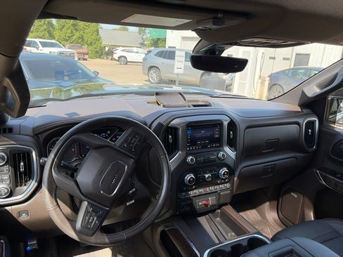 Used 2019 GMC Sierra 1500 Denali w/ Denali Ultimate Package AWD/4WD image 4