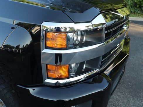 Used 2018 Chevrolet Silverado 2500 High Country w/ Duramax Plus Package AWD/4WD image 12