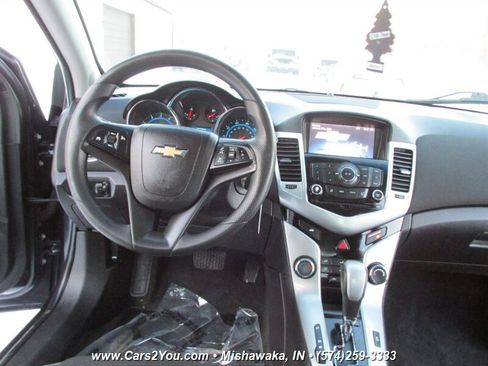 Used 2016 Chevrolet Cruze LT w/ Sun And Sound Package FWD image 17