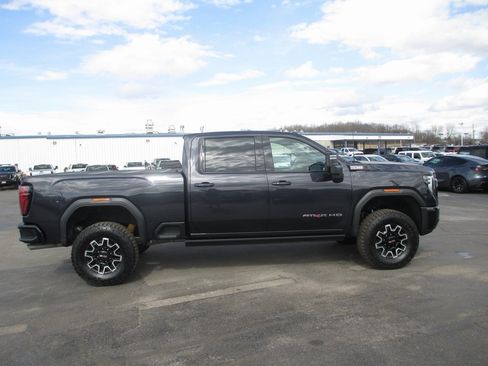Used 2025 GMC Sierra 2500 AT4X image 5