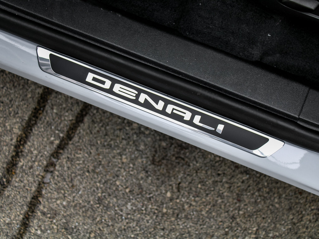 New 2027 GMC Acadia Denali Ultimate w/ LPO, Black Badging Package AWD/4WD image 20
