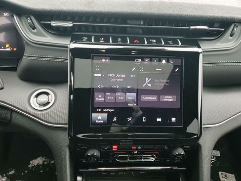 New 2025 Jeep Grand Cherokee L Altitude image 29