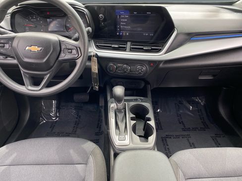 Used 2025 Chevrolet Trax LS FWD image 11