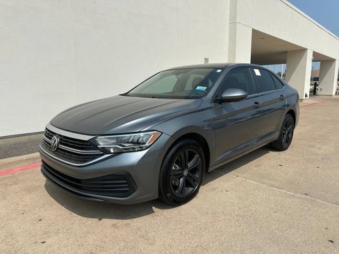 Used 2024 Volkswagen Jetta SE FWD image 3