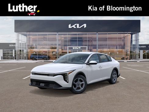 New 2025 Kia K4 LXS image 1