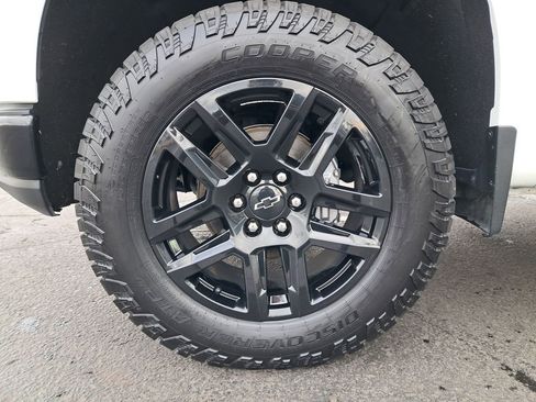 Used 2022 Chevrolet Silverado 1500 Custom Trail Boss w/ LPO, Dark Essentials Package image 10