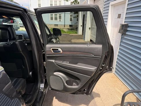 Used 2014 Jeep Grand Cherokee Overland AWD/4WD image 30