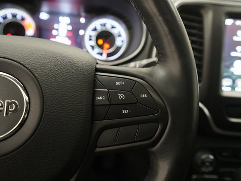 Used 2019 Jeep Cherokee Trailhawk w/ Comfort/Convenience Group image 18