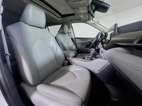 Used 2023 Toyota Highlander Limited image 25