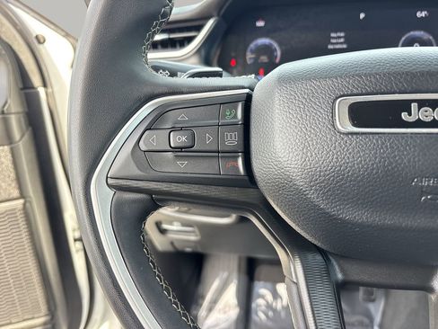 Used 2023 Jeep Grand Cherokee L Laredo image 26