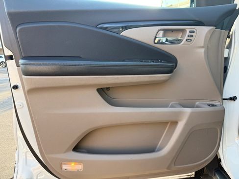 Used 2016 Honda Pilot Touring image 12
