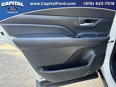Used 2024 Toyota Grand Highlander AWD image 17