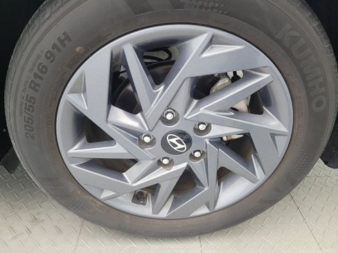 Used 2024 Hyundai Elantra SEL FWD image 31