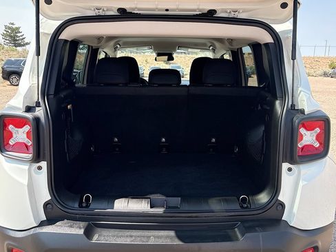 Used 2020 Jeep Renegade Latitude w/ Cold Weather Group AWD/4WD image 24