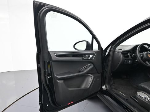 Used 2026 Porsche Macan AWD/4WD image 16