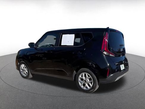 Used 2025 Kia Soul LX w/ LX Technology Package image 10