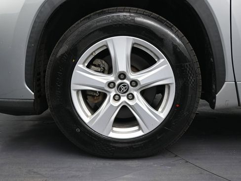Used 2020 Toyota Highlander L FWD image 9