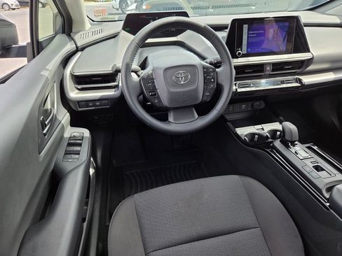 Certified 2025 Toyota Prius LE FWD image 7