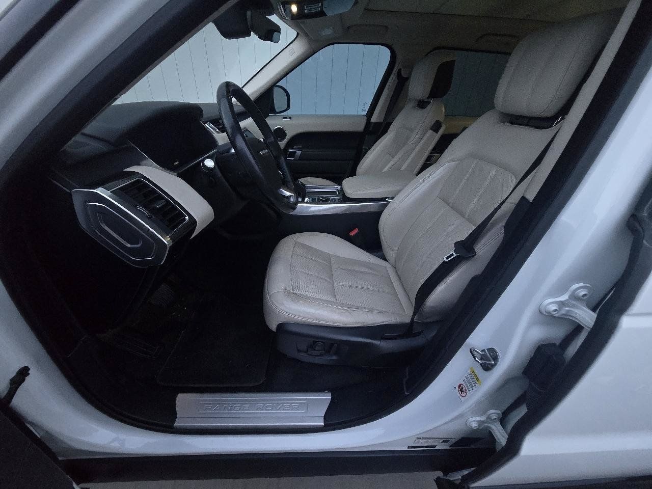 Used 2019 Land Rover Range Rover Sport HSE AWD/4WD image 2