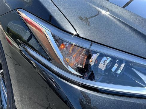 Used 2025 Lexus ES 300h w/ Premium Package FWD image 27
