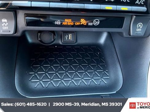 Used 2025 Toyota RAV4 LE image 23