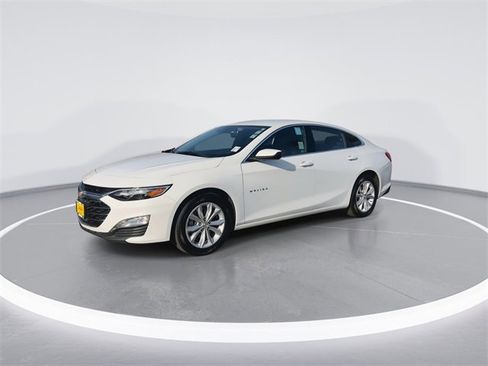 Used 2025 Chevrolet Malibu LT image 4