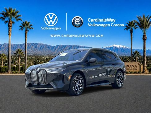 Used 2024 BMW iX xDrive50 w/ Sport Package AWD/4WD image 7