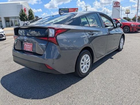 Used 2021 Toyota Prius LE FWD image 4
