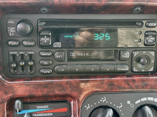 Used 2000 Chrysler Town & Country Limited AWD/4WD image 13