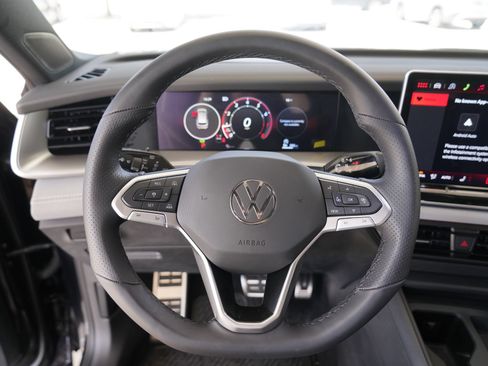 New 2026 Volkswagen Tiguan SE R-Line FWD image 10