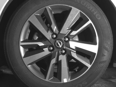 Used 2025 Nissan Versa SV FWD image 12