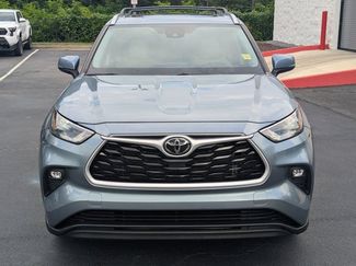 Used 2023 Toyota Highlander XLE FWD video 2
