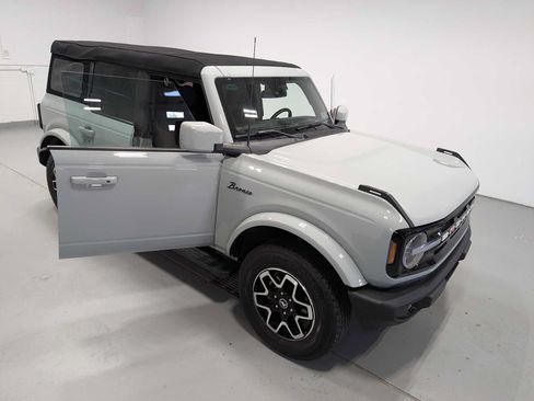 Used 2023 Ford Bronco Outer Banks AWD/4WD image 16
