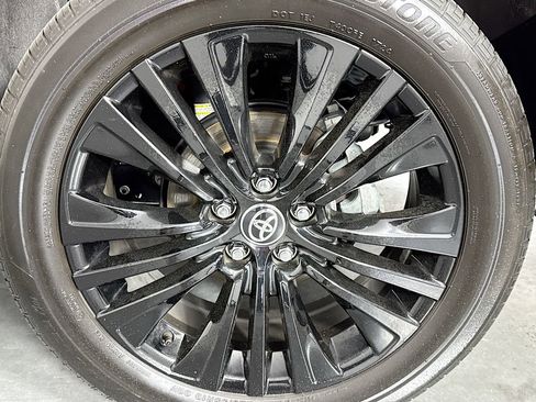 Used 2024 Toyota Venza Nightshade image 31