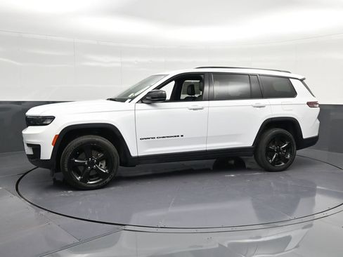 Used 2023 Jeep Grand Cherokee L Laredo RWD image 7
